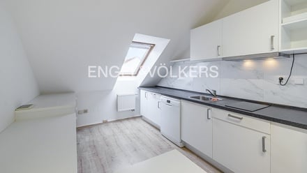 Pronájem kanceláře 99 m², Praha - Smíchov