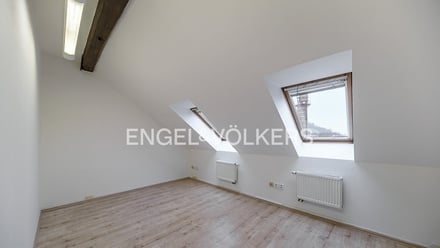 Pronájem kanceláře 99 m², Praha - Smíchov