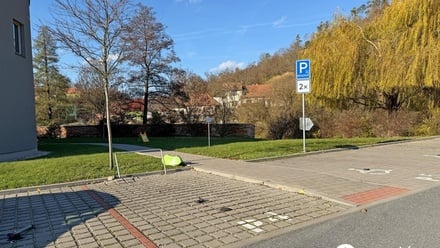 Pronájem garážového stání 15 m², Oslavany