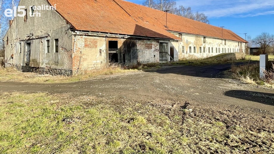 Prodej zemědělského objektu 1 700 m², Dolní Chvatliny