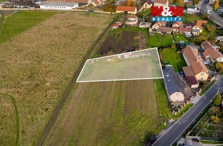 Prodej stavebního pozemku 1 267 m², Spomyšl