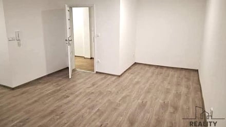 Pronájem bytu 1+kk 38 m², Velká nad Veličkou