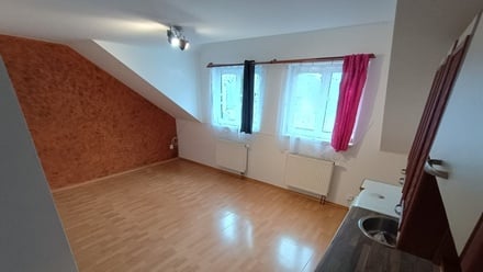 Pronájem bytu 1+kk 24 m², Chrást