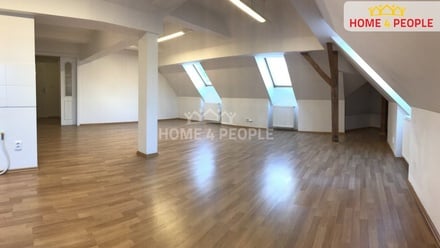 Pronájem kanceláře 140 m², Praha 5