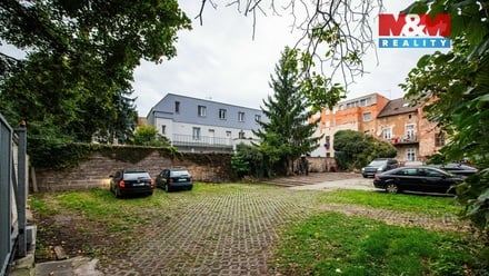 Pronájem garážového stání 400 m², Pardubice I