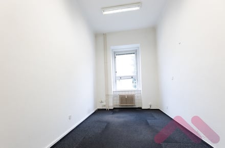 Pronájem kanceláře 212 m², Praha 8