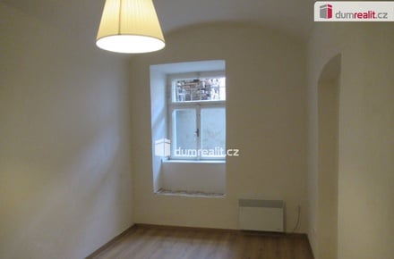 Pronájem bytu 1+1 29 m², Praha 5