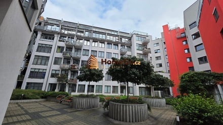 Prodej garážového stání 27 m², Praha - Nusle