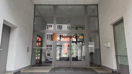 Prodej garážového stání 27 m², Praha - Nusle