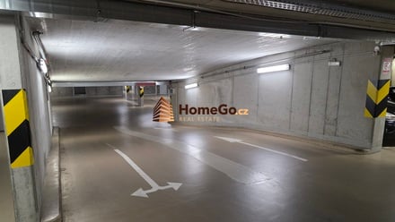 Prodej garážového stání 27 m², Praha - Nusle