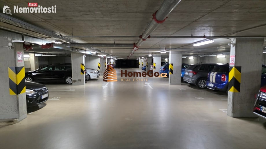 Prodej garážového stání 27 m², Praha - Nusle