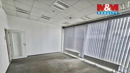 Pronájem kanceláře 100 m², Nupaky