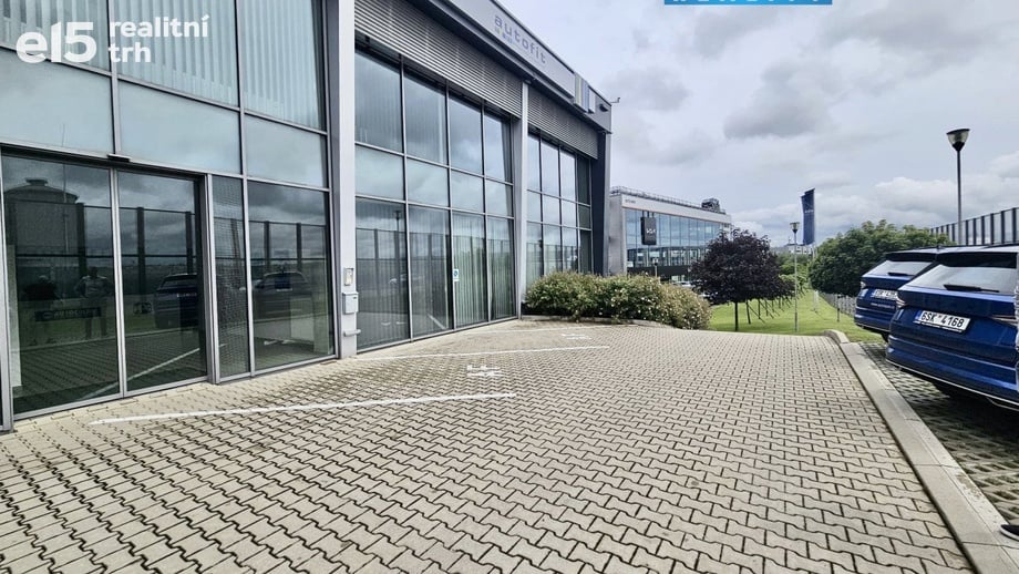 Pronájem kanceláře 100 m², Nupaky