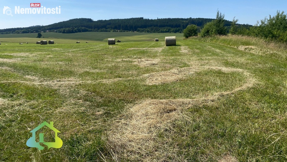 Prodej komerčního pozemku 57 493 m², Těně