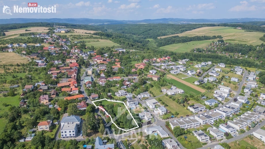 Prodej stavebního pozemku 2 666 m², Zlín - Příluky