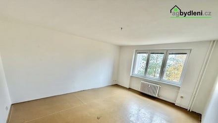 Pronájem bytu 1+1 41 m², Skvrňany