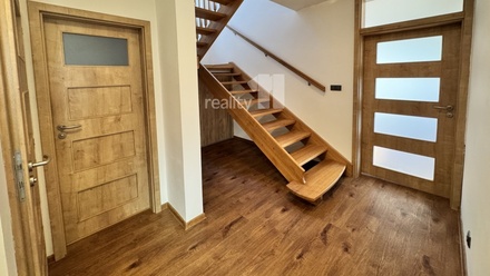 Pronájem rodinného domu 170 m², Buš