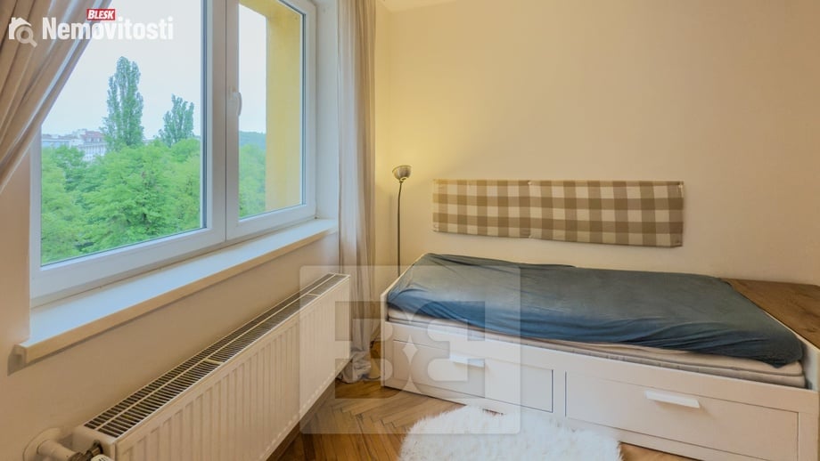 Pronájem bytu 1+kk 28 m², Praha - Vršovice