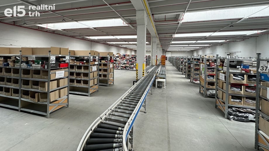 Pronájem skladu 11 000 m², Říčany