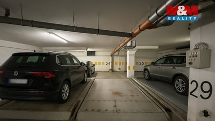 Pronájem garážového stání 14 m², Praha