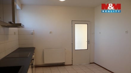 Prodej komerční nemovitosti 300 m², Libiš