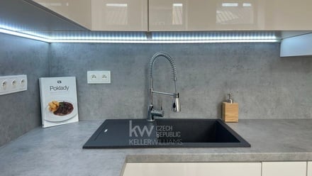 Pronájem bytu 1+kk 38 m², Hradec Králové - Kukleny