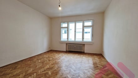 Pronájem bytu 1+1 37 m², Praha 3