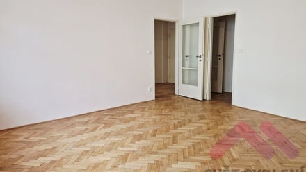 Pronájem bytu 1+1 37 m², Praha 3