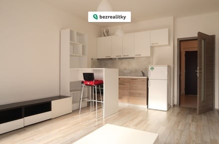 Prodej bytu 1+kk 32 m², Praha 15
