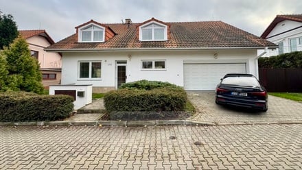 Pronájem rodinného domu 200 m², Česká