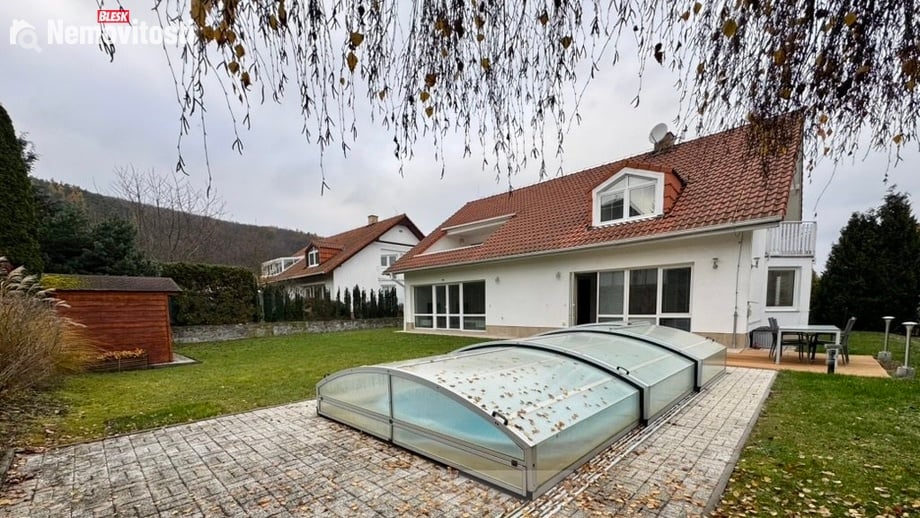 Pronájem rodinného domu 200 m², Česká