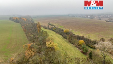 Prodej pole 8 999 m², Klobuky