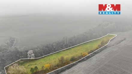 Prodej pole 8 999 m², Klobuky