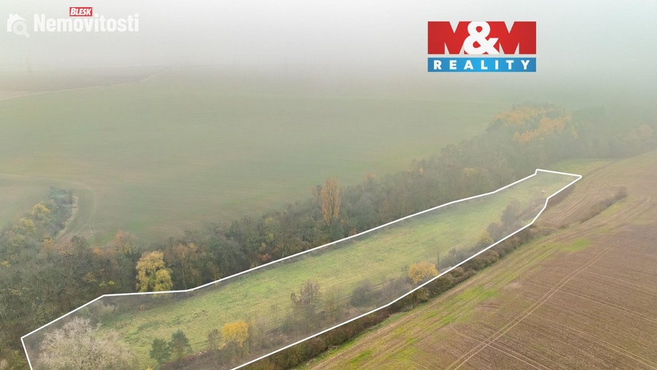 Prodej pole 8 999 m², Klobuky