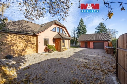 Prodej rodinného domu 260 m², Mukařov
