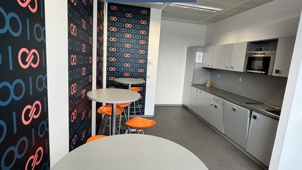 Pronájem kanceláře 407 m², Praha - Dejvice