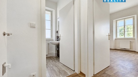 Pronájem bytu 1+kk 31 m², Studeněves