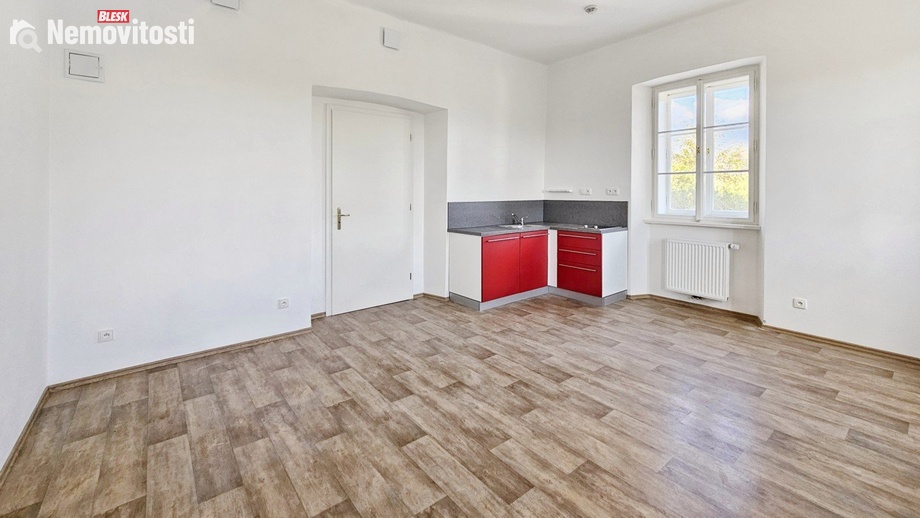Pronájem bytu 1+kk 31 m², Studeněves