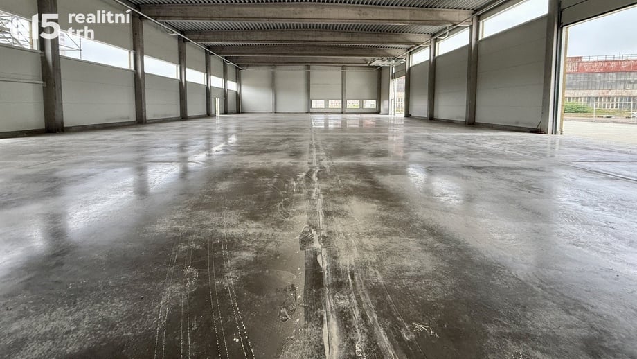 Pronájem skladu 808 m², Praha