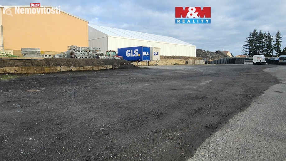 Pronájem komerčního pozemku 1 300 m², Tymákov