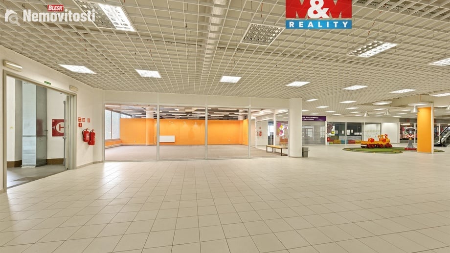 Pronájem obchodního prostoru 100 m², Děčín