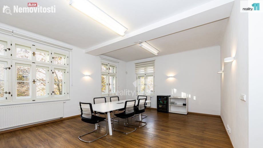 Pronájem kanceláře 200 m², Praha 4