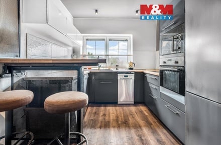 Prodej rodinného domu 323 m², Dlouhý Most