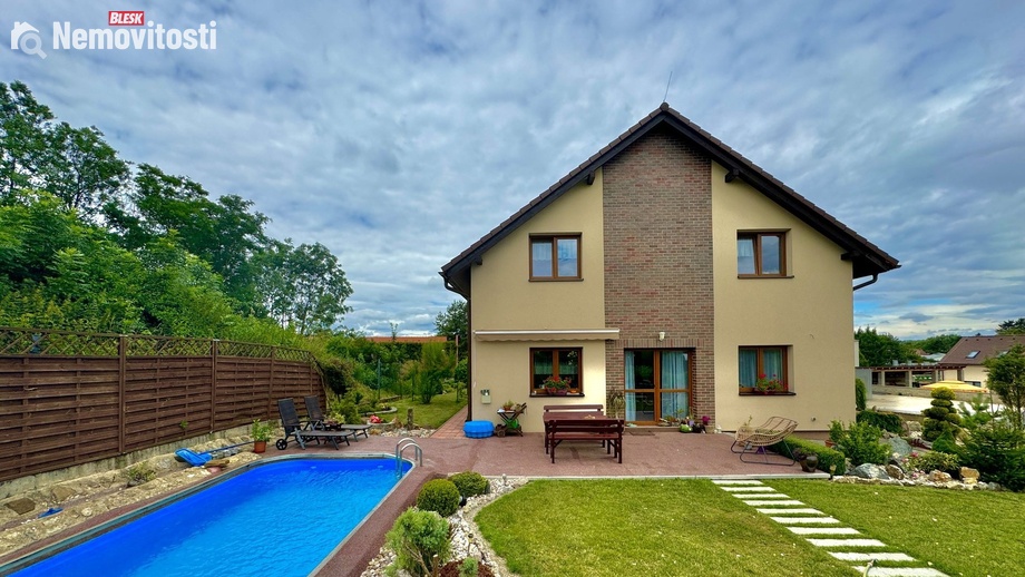 Prodej rodinného domu 208 m², Tachlovice