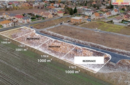 Prodej stavebního pozemku 1 000 m², Veleň
