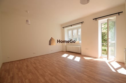 Pronájem bytu 1+kk 40 m², Praha - Nusle