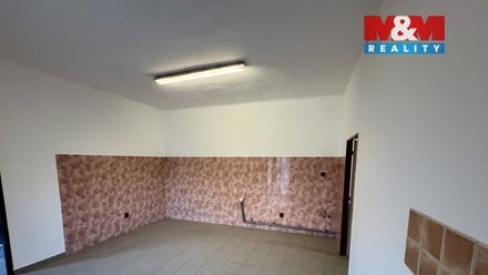 Pronájem skladu 220 m², Hostomice