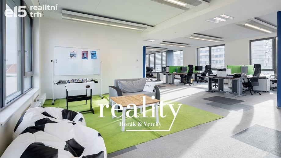 Pronájem kanceláře 405 m², Praha - Michle
