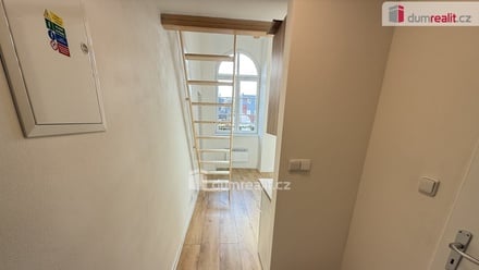 Pronájem bytu 1+kk 35 m², Praha 5