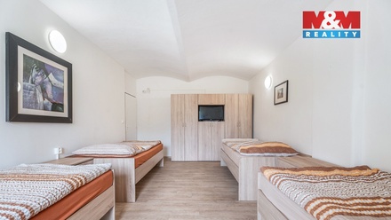 Prodej činžovního domu 732 m², Černčice